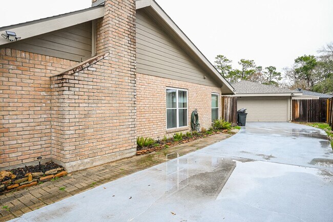 19414 Dianeshire Dr