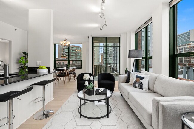 Photo - 400 W Ontario St