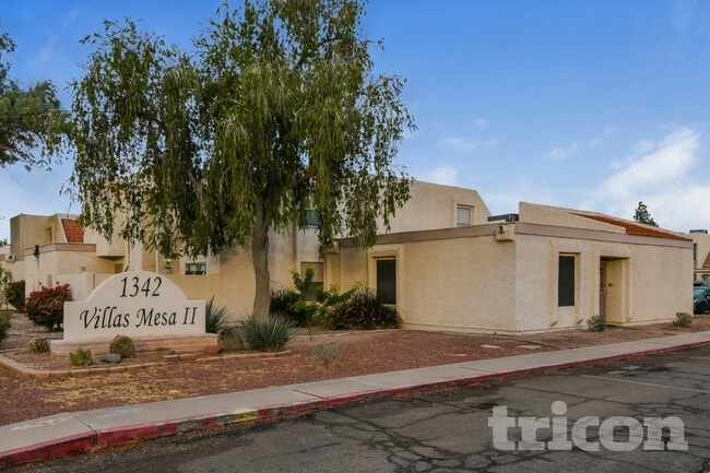 Building Photo - 1342 W Emerald Ave