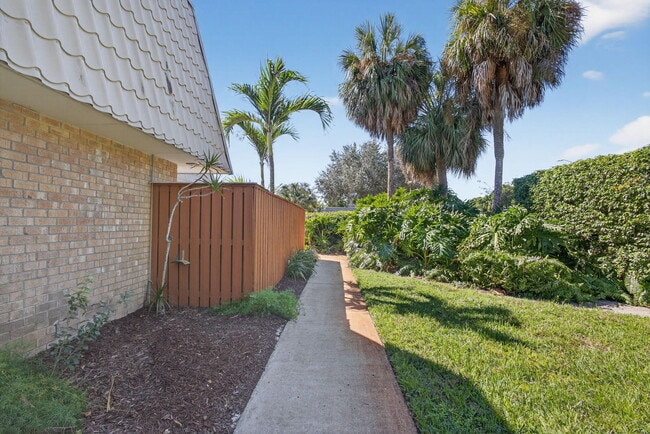 Photo - 1700 Embassy Dr Unit 103
