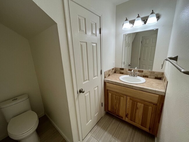 Photo - 3 Bed/2.5 Bath Two Story Spacious Duplex Unit in NE Bend - Tucson Way Unit 3