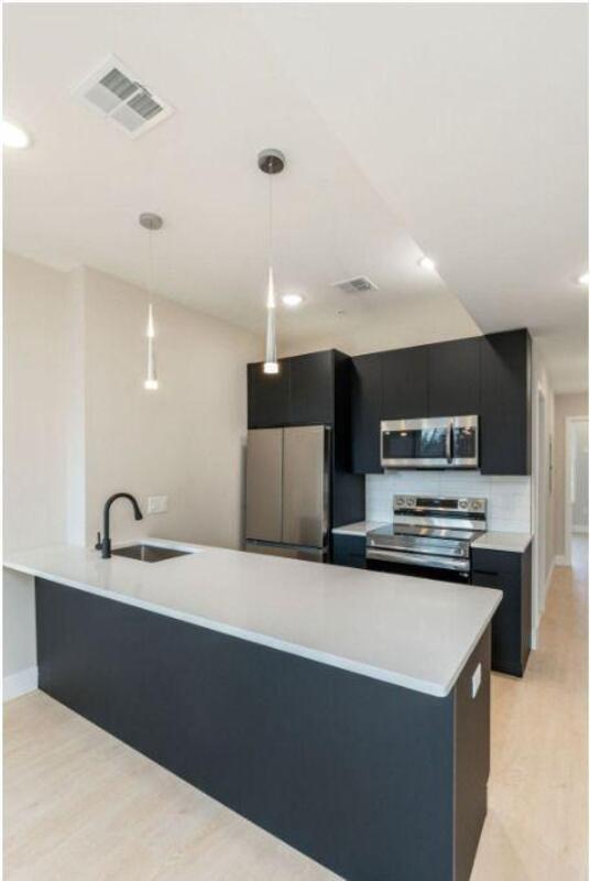 Photo - 660 Brooklyn St