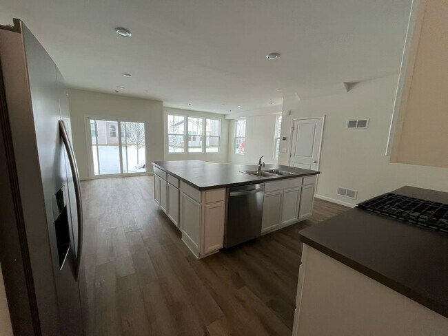 Photo - 5922 Hawkweed Dr