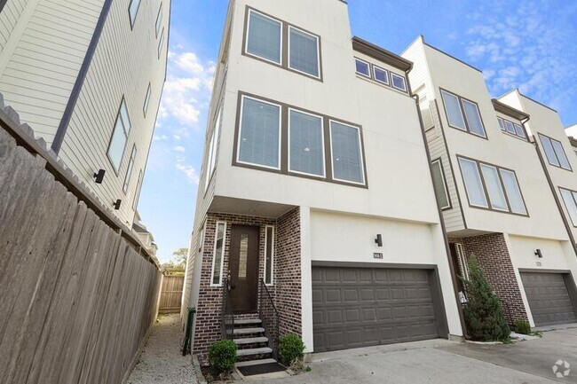 Building Photo - 906 W 17th St Rental