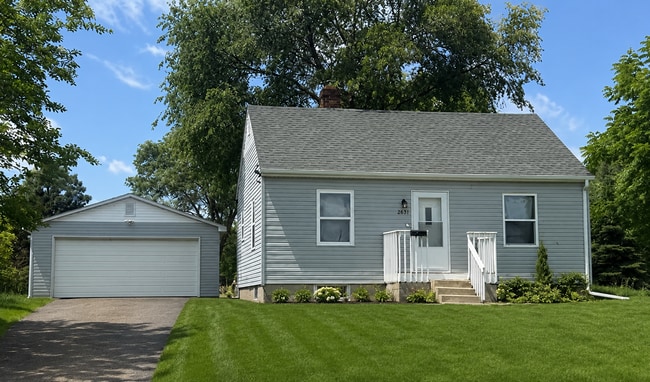Building Photo - Cozy 2BR/1BA Anoka Home Available 8/1!