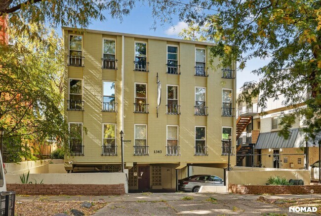 Photo - 1343 N High St