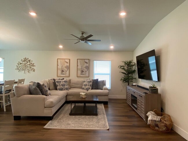 Photo - *1000 OFF 1ST MONTH FREE* Spacious 4 Bed, ...