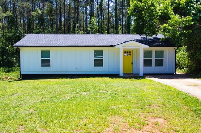 Available Now! Newly Renovated Ranch! 3 Bedroom 2 Bathroom - Available Now! Newly Renovated Ranch! 3 Bedroom 2 Bathroom