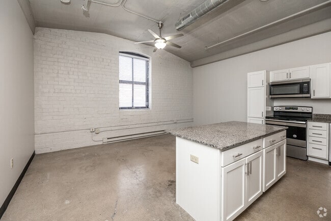 2BR, 2BA - 1,040SF - Living Room