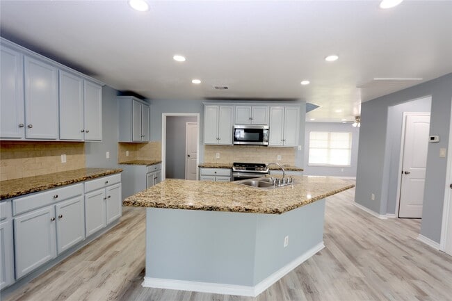 Building Photo - 9218 Mission Arbor Ln