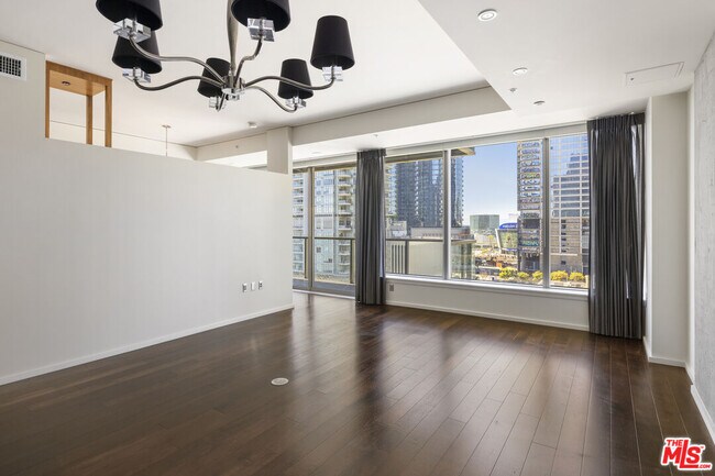 Photo - 1155 S Grand Ave Unidad 912