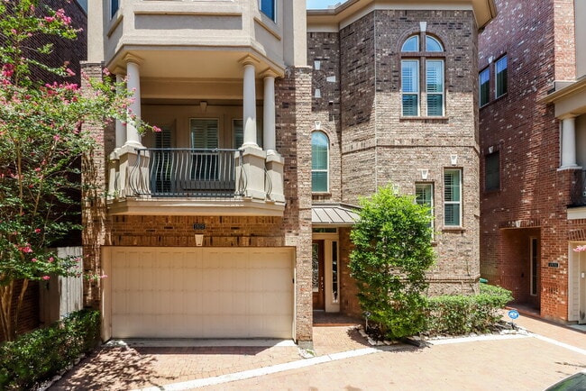 Building Photo - 1829 Oakdale St