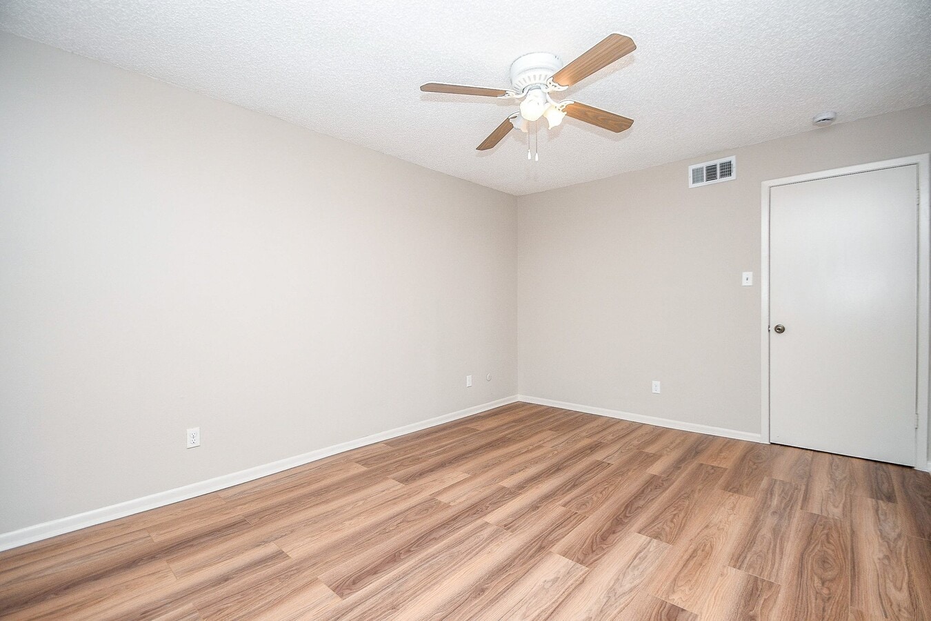 Photo - 17331 Red Oak Dr Unit 24