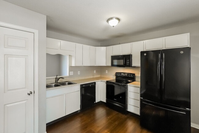 Photo - 9016 Hosta Way