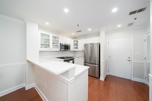 Photo - 812 Grand St Unidad 314
