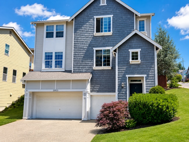 Building Photo - LOGAN RIDGE - Tri-Level 3 Bedroom 2.5 Bath