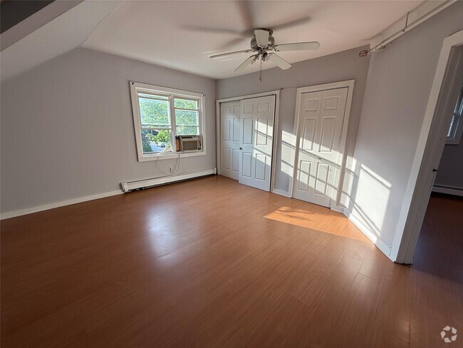 Building Photo - 364 Ashford Ave Unit 3 Rental