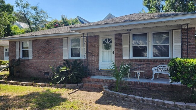 Building Photo - 110 May Ln