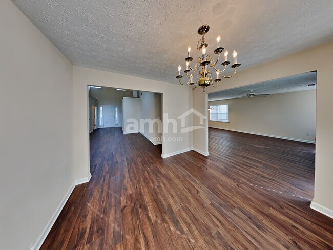 Photo - 170 Taggart Run NW