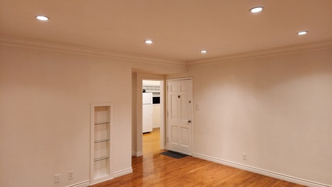 Building Photo - 10641 Whipple St Unit 10641.5