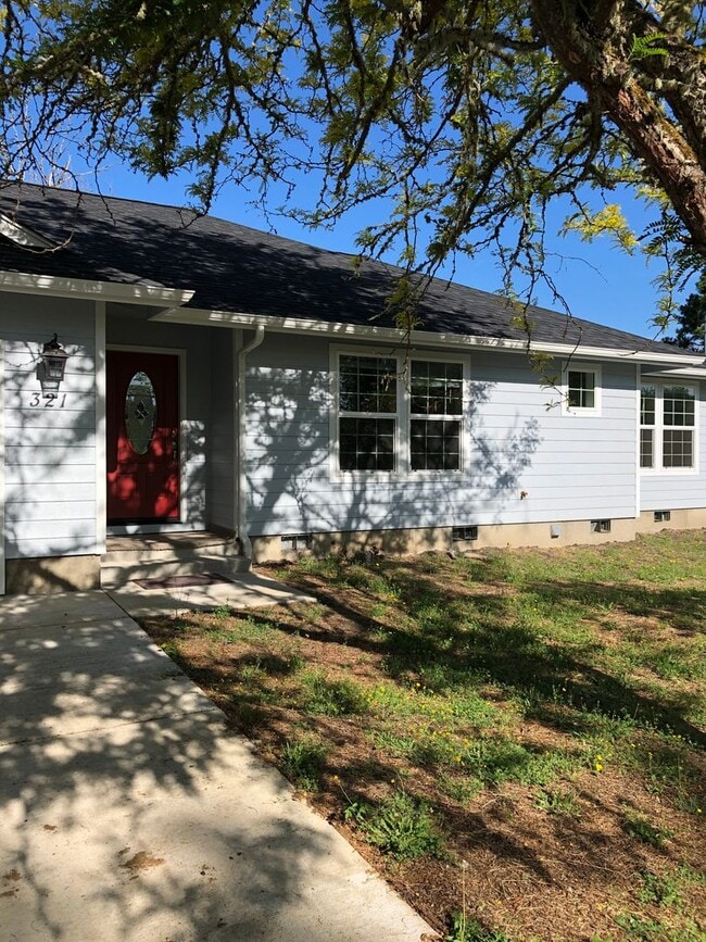 Building Photo - Newer 3 bedroom 2 bath home in Sutherlin