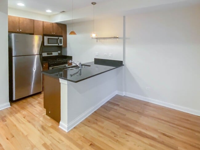 1634 W Grace St Unit 2E