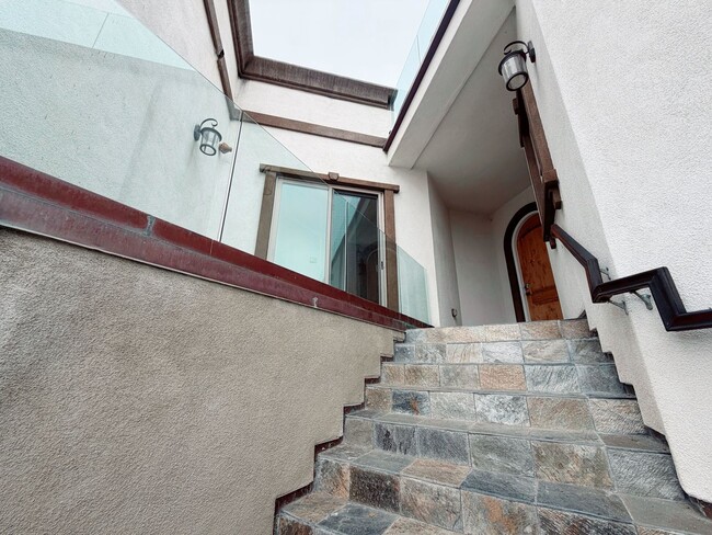 Photo - Palatial 6 Bed in Olde Carlsbad with Ocean Views and Roof Top deck, 1 mile to the Beach!!