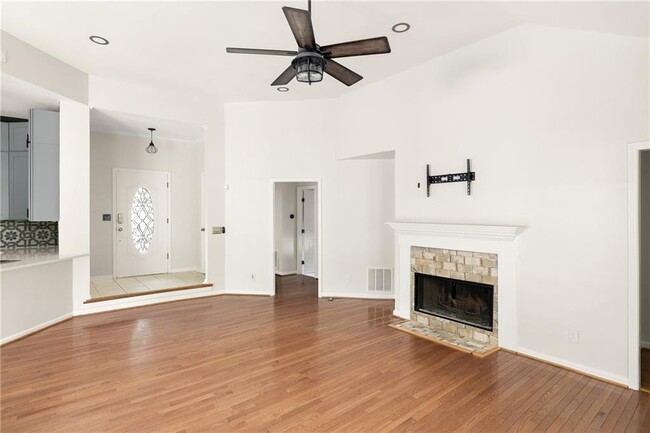 Photo - 3784 Market Crescent