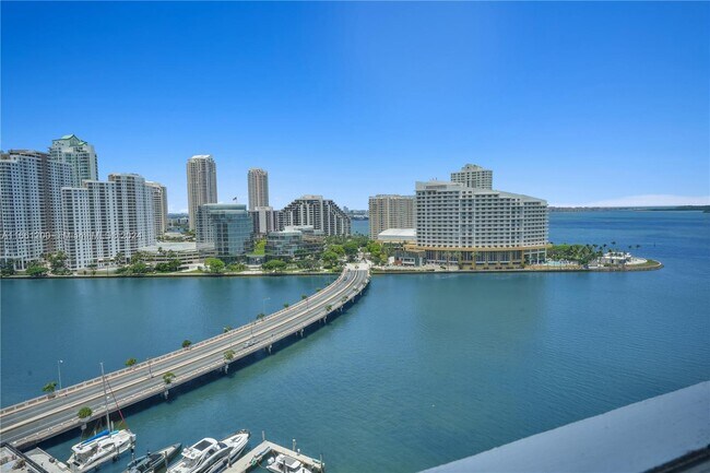 Photo - 905 Brickell Bay Dr Unidad 1831 Rental