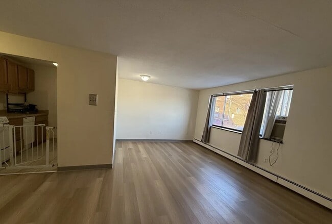 Building Photo - 10 Riverside St Unit g2