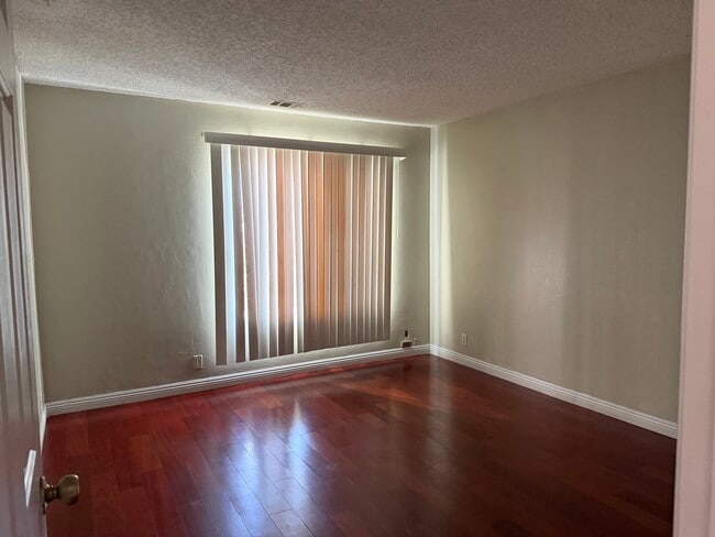 Building Photo - 20567 S Vermont Ave Unit 5