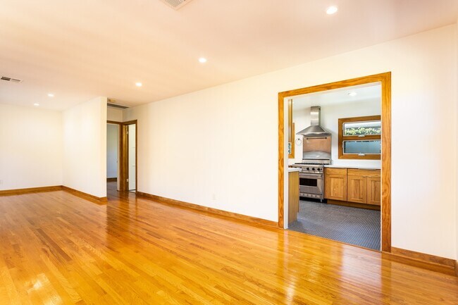 Building Photo - 3515 Beethoven St