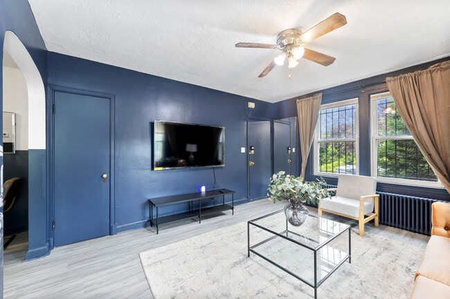 Foto de la sala de estar - 1629 Fairlawn Ave SE Unidad 1