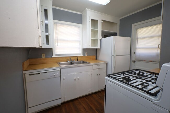 Photo - 1716 Charlton St