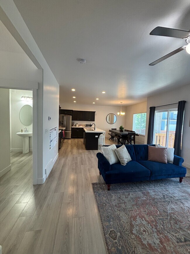 Main Floor - 421 E 280 N Unit House