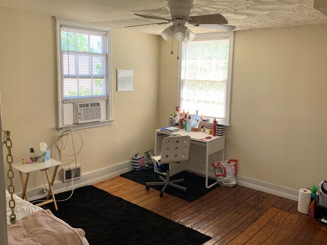 Photo - 1609 W Cary Street