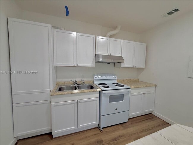 Photo - 435 NW 44th Ave Unit FRONT