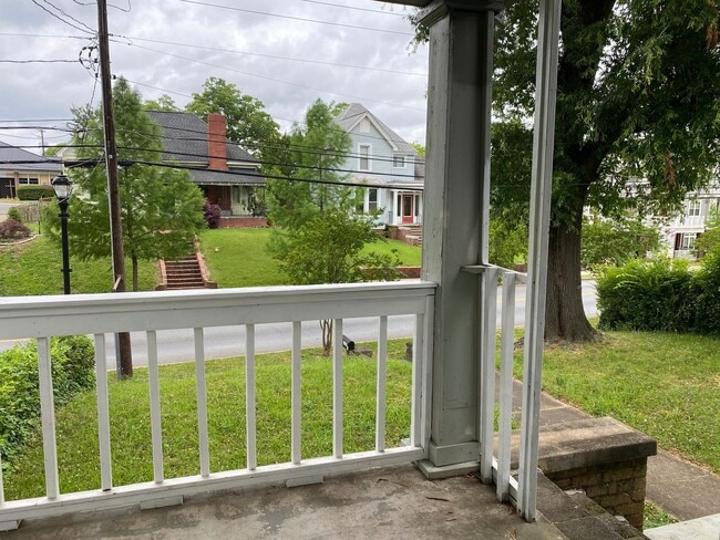 Photo - 403 S Broad St SW Unit B