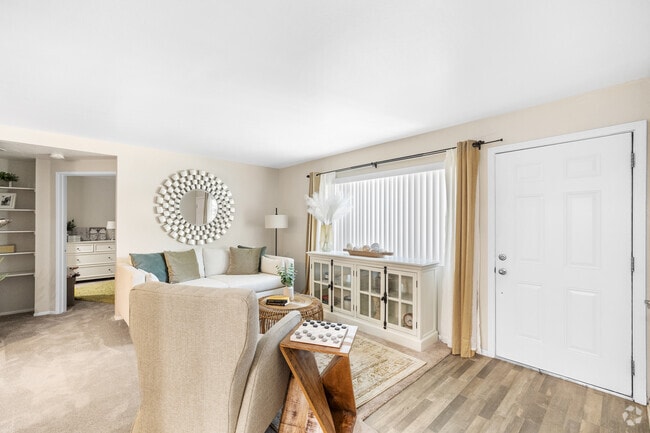 2BR, 2BA - 900SF - Living Room