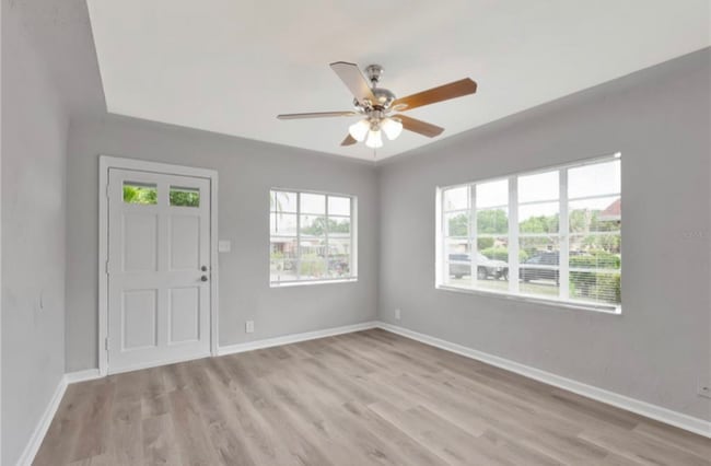 Photo - 925 17th St S