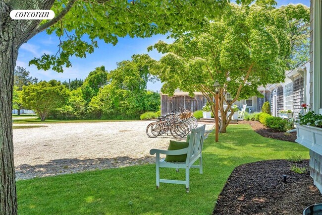 Photo - 19 Quaquanantuck Ln