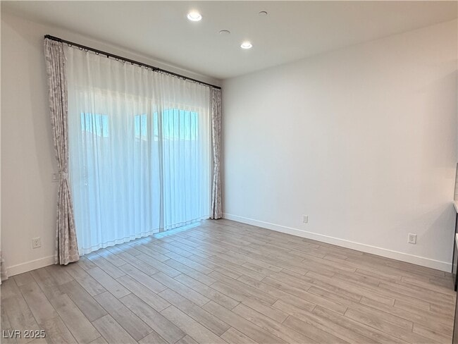 Photo - 724 Omaggio Pl