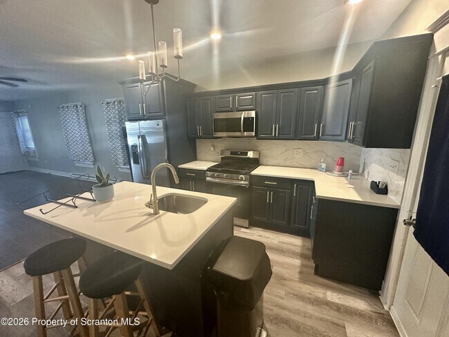 Photo - 916-918 Grandview St