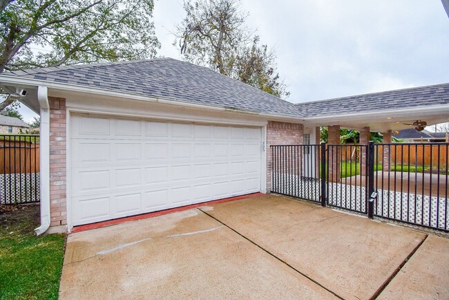 Photo - 51 Rivercoach Ln