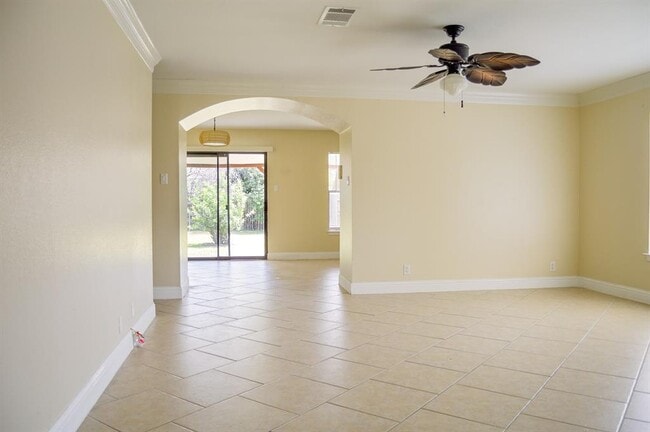 2909 Donnell Dr