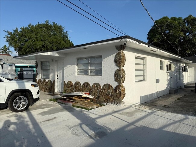 Building Photo - 3144 NW 29th St Unit 1
