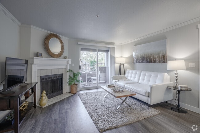 2BR, 1BA - 862SF