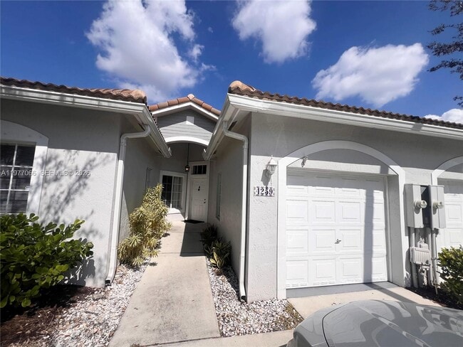 Building Photo - 4259 SW 10th Ct