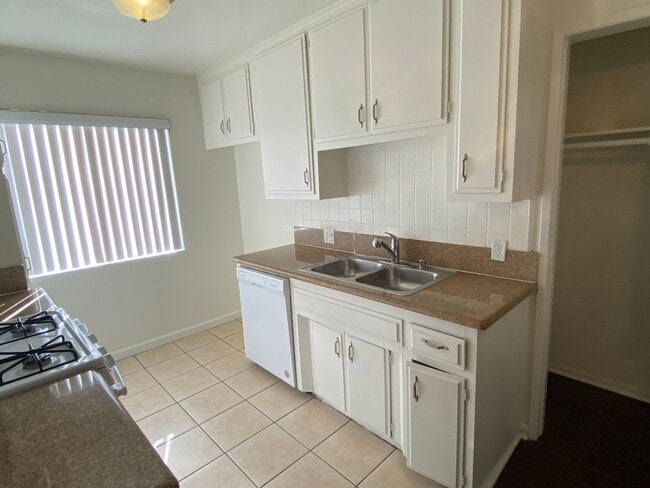 10745 Hortense St Unit 07