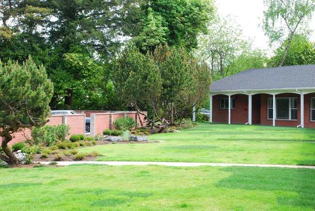Clover Creek Manor Apartments